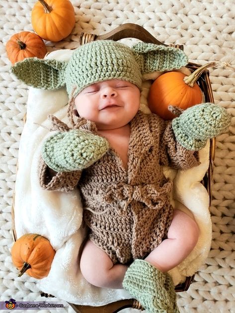 Baby Yoda Costume For Baby, Grogu Nursery, Baby Yoda Nursery, Baby Yoda Baby Shower Ideas, Yoda Halloween Costume, Baby Yoda Costume, Baby Yoda Christmas, Yoda Christmas, Yoda Costume