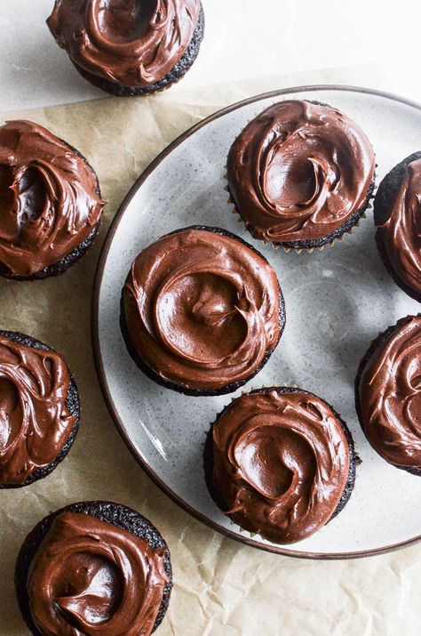 Your search is over ~ these are the best chocolate cupcakes in the world!! Soft and moist, with the most outrageous chocolate cream cheese frosting that you'll want to eat with a spoon! Cupcakes With Chocolate Frosting, Best Chocolate Cupcakes, Cupcakes With Chocolate, Chocolate Cream Cheese Frosting, Chocolate Muffin, Make Cream Cheese, Chocolate Cream Cheese, Easy Cupcakes, Cupcake Pan