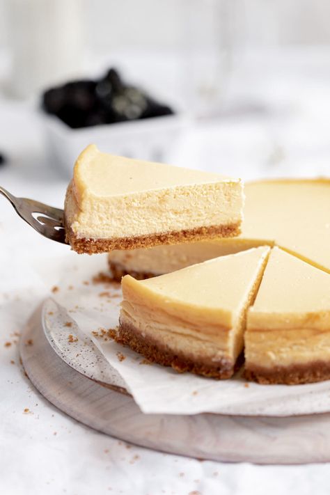 Perfect Cheesecake - Broma Bakery Broma Bakery Cheesecake, Classic Cheesecake Recipes, Bakery Cheesecake, Almond Cheesecake, Perfect Cheesecake Recipe, Cheesecake Slice, Perfect Cheesecake, Sour Cream Substitute, Rich Cheesecake