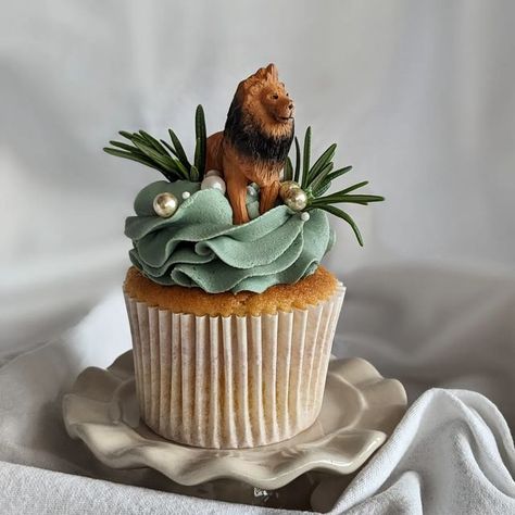 Zoo Animal Cake Ideas, Wild One Birthday Party Cupcakes, 2 Wild Cupcakes, Jungle Birthday Cupcakes, Jungle Party Cupcakes, Jungle Theme Cupcakes Safari Party, Jungle Safari Cupcakes, Jungle Baby Shower Cupcakes, Wild One Cupcakes Girl