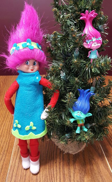 Elf on the shelf troll hair. Our elf on the shelf, Winter, dressed as Poppy from the Trolls movie. Pink fur sheet and felt from Michael's. Elf On The Shelf Trolls, Funny Elves, Elf 2023, Elf 2024, Elf Idea, Elf Shenanigans, Kindness Elves, Elf Ideas Easy, Shelf Inspiration