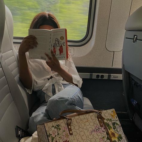 Train Ride Outfit Summer, Riding Train Aesthetic, Vacation Reading Aesthetic, Train Photo Aesthetic, Taking The Train Aesthetic, Reading On Train Aesthetic, European Train Aesthetic, Train Aesthetic Pictures, Train Girl Aesthetic