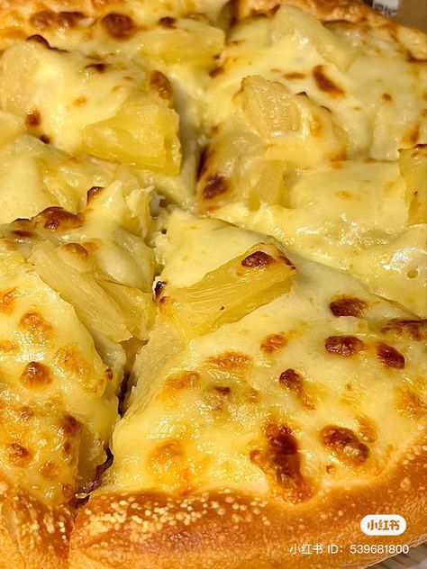 Pizza With Pineapple, Cheese And Pineapple, Pineapple Cheese, Food Deserts, Pineapple Pizza, I Want To Eat, Desert Recipes, Cheese Pizza, Pineapple