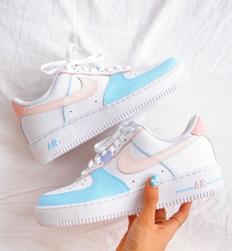 Skor Sneakers Nike, Air Force One Shoes, Boty Nike, Custom Shoes Diy, Skor Sneakers, Nike Shoes Air Force, Nike Fashion Shoes, Preppy Shoes, Pretty Shoes Sneakers