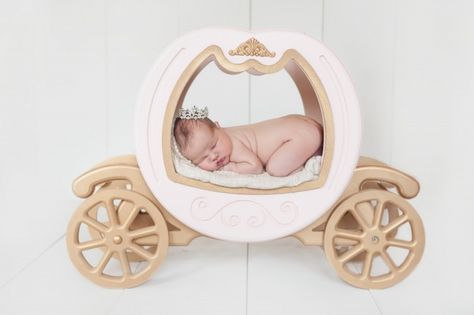 Disney Princess Babies, Princess Carriage, Baby Pictures Newborn, Newborn Baby Photoshoot, Newborn Shoot, Newborn Photography Props, Newborn Photoshoot, Newborn Photo Props, Newborn Pictures