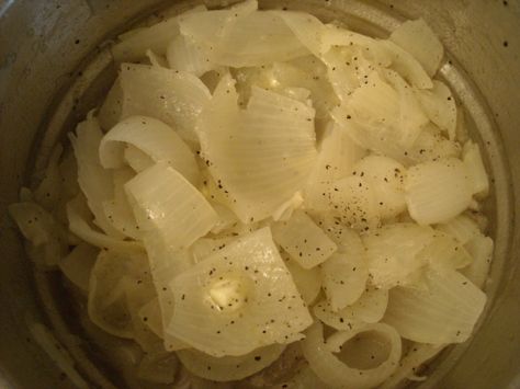 Boiled Onions Recipe - Genius Kitchen [A traditional New England veggie side at Thanksgiving] Boiled Onions White, Boiling Onions Recipe, Boiled Onions Recipe, Boiled Onions, Latin American Recipes, Holiday Side Dish, Holiday Side, Holiday Side Dishes, Onion Recipes