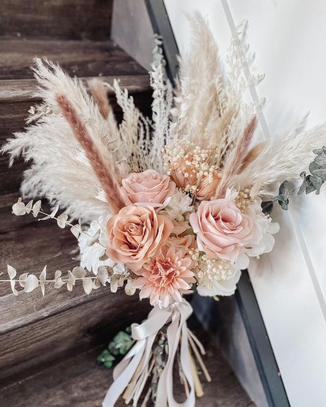 Peyton VanCuren (@pvanc09) • Instagram photos and videos Boho Chic Party, Boho Centerpiece, Blush Bouquet Wedding, Pampas Grass Wedding, Pampas Grass Bouquet, Beautiful Bridal Bouquet, Boho Wedding Flowers, Grass Wedding, Flower Installation