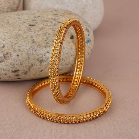 Indian Gold Bangles, Gold Bangles Set, Gold Kangan, Designer Bangles, Gold Bangles Indian, Ladies Bangles, Indian Wedding Jewelry Sets, Gold Bangles For Women, Gold Bangle Set