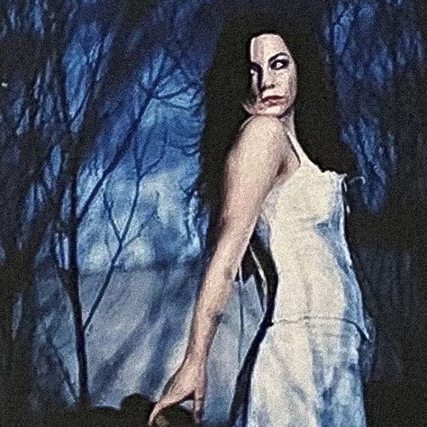 Amy Lee Aesthetic Icon, Evanescence Black And White, Amy Lee Poster, Amy Lee Rare Pics, Evenessence Amy Lee, Amy Lee 2000's, Amy Lee Aesthetic, Amy Lee Icons, Amy Lee Outfits