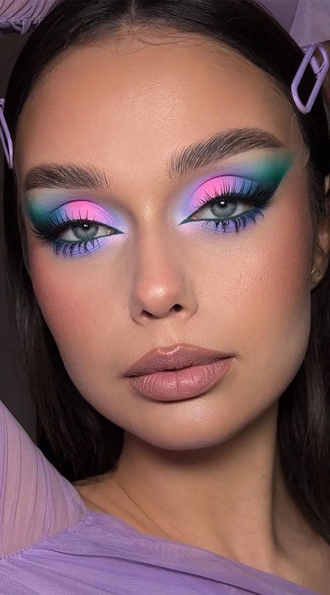 summer makeup ideas, vibrant makeup, summer makeup looks, colourful summer makeup, colorful makeup look, vibrant eyeshadow look Majestic Makeup, Inspi Makeup, Summer Makeup Ideas, Everyday Eyeshadow, Pastel Mermaid, Vibrant Makeup, Makeup Colorful, Pretty Eye Makeup, Bold Eye Makeup