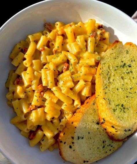 EMILY | FOODIE💗 on Instagram: “CHORIZO MAC ‘N’ CHEESE🧀 Back again with another pasta dish😜Sometimes you can’t beat a big ol’ comforting bowl of macaroni cheese🥰 The…” Yummy Comfort Food, Macaroni Cheese, Mac N Cheese, Pasta Dish, Animal Photos, Macaroni, Pasta Dishes, Food Ideas, Comfort Food