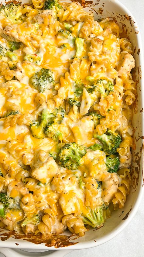 Cheesy Broccoli Chicken Pasta Bake Cheesy Chicken Pasta Bake, Broccoli Chicken Pasta, Broccoli Pasta Bake, Cheesy Chicken Pasta, Chicken Broccoli Pasta, Batch Baking, Restaurant Copycat Recipes, Baking Bad, Restaurant Copycat