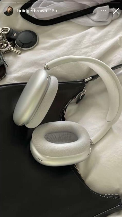 Cute Headphones, Apple Headphone, White Headphones, Iphone Obsession, Apple Inc, Noise Cancelling Headphones, Dolby Atmos, Active Noise Cancellation, Steve Jobs