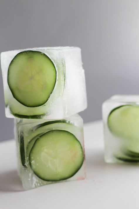 Flavored Ice Cubes Fancy Ice Cubes, Flavored Ice Cube, Fruit Ice Cubes, Flavored Ice Cubes, Cucumber Detox Water, Large Ice Cube Tray, Fancy Ice, Flavored Ice, Gin Tasting