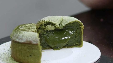 Matcha Lava Cake, Matcha Tea Powder, Chocolate Lava, Chocolate Lava Cake, Lava Cake, Thai Tea, Cake Fondant, Chocolate Butter, Lava Cakes