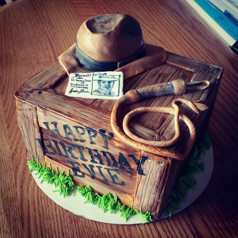 Indiana Jones Birthday Cake, Jumanji Party, Indiana Jones Cake, Tadeo Jones, Indiana Jones Birthday Party, Indiana Jones Party, Island Cake, Paleo Dishes, Adventure Party