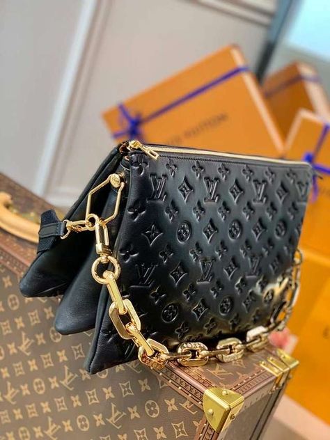 Tas Louis Vuitton, Vuitton Bag, Womens Purses, Bags Designer Fashion, Lv Bag, Vuitton Handbags, Louis Vuitton Handbags, Look Fashion, Belt Bag