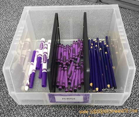 Organizing markers, crayons, and colored pencils. Nailed it. - Fitted to 4th Organizing Markers, Crayon Storage, Preschool Organization, Crayon Organization, Art Classroom Management, Classroom Goals, Classroom Hacks, Art Studio Organization, Marker Storage