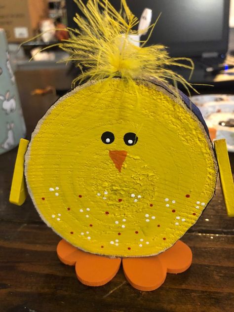 Wood Slice Spring Chickee - Creating Through Chaos Dollar Tree Gingerbread, Easter Wood Crafts, Wood Block Crafts, Wood Slice Crafts, Easter Items, Farm Crafts, Spring Easter Crafts, All Christmas, Animal Crafts For Kids