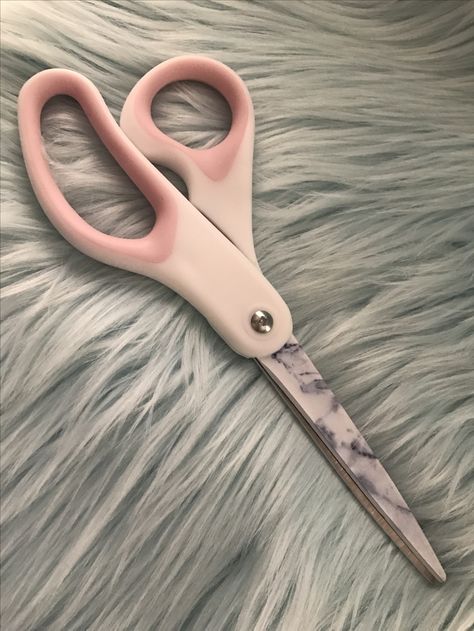 Cute Scissors For School, Preppy Scissors, Pink Scissors Aesthetic, Pink And White School Supplies Aesthetic, Scissor Aesthetic, Aesthetic Scissors, Pink School Supplies Aesthetic, Scissors Aesthetic, Scissors For School