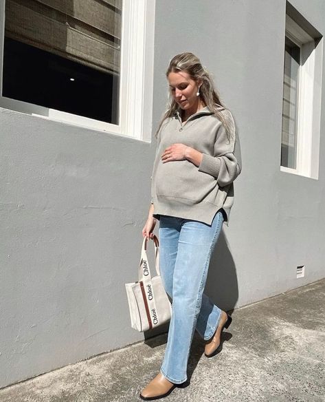 Maternity Jeans Outfit, Wide Leg Maternity Jeans, Best Maternity Jeans, Fall Maternity Outfits, Winter Maternity Outfits, Wide Leg Jeans Outfit, Preggo Fashion, Maternity Chic, Maternity Inspiration