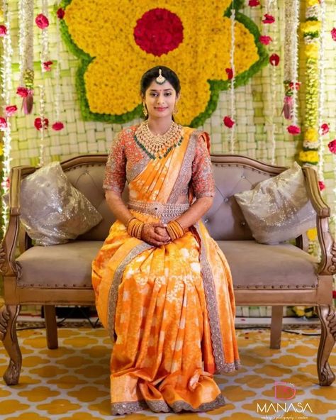 South Indian Bride Jewellery, Orange Silk Saree, Bride Looks, South Indian Bride Saree, Bridal Sarees South Indian, Saree And Blouse, Wedding Saree Blouse Designs, Indian Bride Outfits, Fashionable Saree Blouse Designs