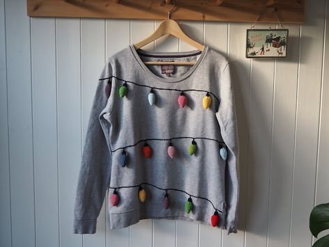 Diy Christmas Jumper Ideas, Diy Christmas Jumper, Ugly Christmas Sweater Outfit, Diy Christmas Shirts, Diy Christmas Sweater, Christmas Sweater Outfits, Diy Ugly Christmas Sweater, Christmas Jumper Day, Ginger Cake