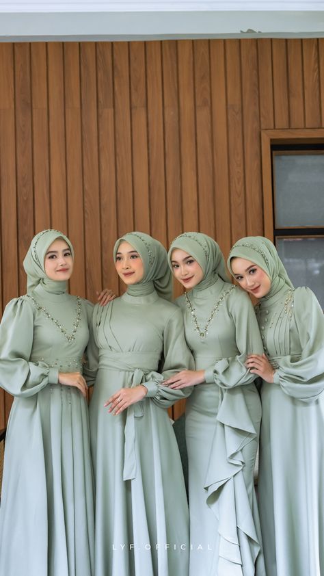 Model Baju Bridesmaid Hijab, Wisuda Couple, Malaysian Dress, Model Baju Bridesmaid, Official Dress, Dress Muslim Modern, Modern Kebaya, Mermaid Long Bridesmaid Dresses, Official Dresses