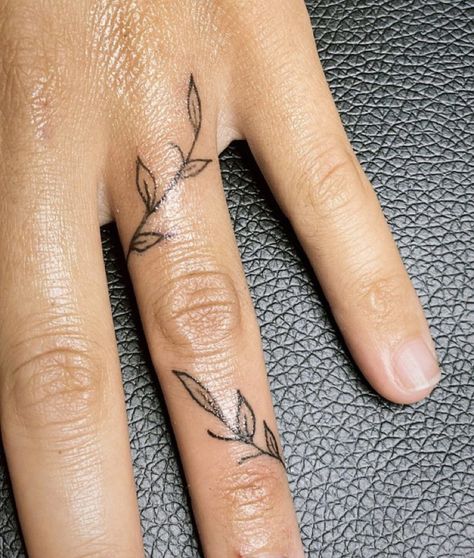 Tattoo Designs Finger, Finger Tattoo Small, Small Finger Tattoo, Side Finger Tattoos, Inner Finger Tattoo, Flower Finger Tattoos, Simple Finger Tattoo, Finger Tattoo Ideas, Thumb Tattoos