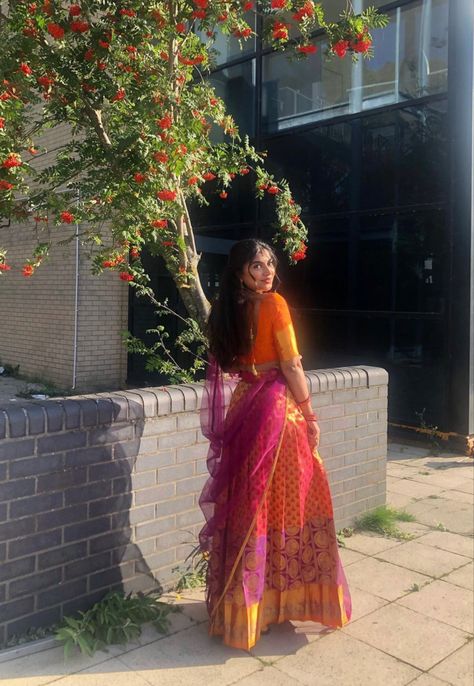 How To Look Pretty In Photos, Telugu Culture Aesthetic, Desi Baddie Aesthetic, Brown Girls Indian Aesthetic, Traditional Outfits Women, Traditional South Indian Look, Indian Aesthetic Girl, Aesthetic Indian Girl, Aesthetic Indian Wedding