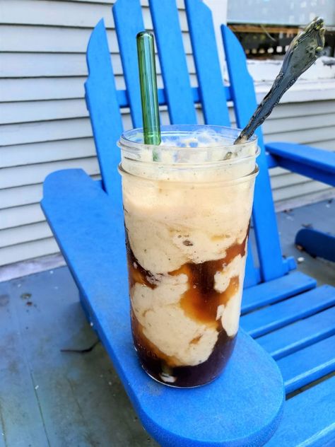 Raw Vegan Root Beer Float! Probiotic & Adaptogenic - Cultivator Kitchen Turkey Tail Mushroom, Fermented Tea, Beer Float, Root Beer Float, Vegan Banana, Nice Cream, Super Healthy, Summer Treats, Frozen Banana