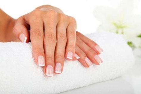 Don't let winter ruin you hands, just follow these five easy steps to having beautiful hands. No Chip Manicure, Manicure Shellac, Grow Nails Faster, Shellac Manicure, Nail Soak, Weak Nails, Manicure Colors, Manicure Gel, Manicure Diy