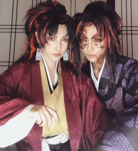 Demon Slayer Kimetsu no Yaiba ♥ Successor brothers Tsugikuni Yoriichi & Tsugikuni Michikatsu - Cosplayers 花梨澤aka._drugcode & Iwakatsu ~.~ Yoriichi Brother, Kokushibo Cosplay, Yoriichi Cosplay, Tsugikuni Michikatsu, Yoriichi Tsugikuni, Cartoon Cosplay, Art Outfit, Funny Pix, Demon Slayer Kimetsu No Yaiba