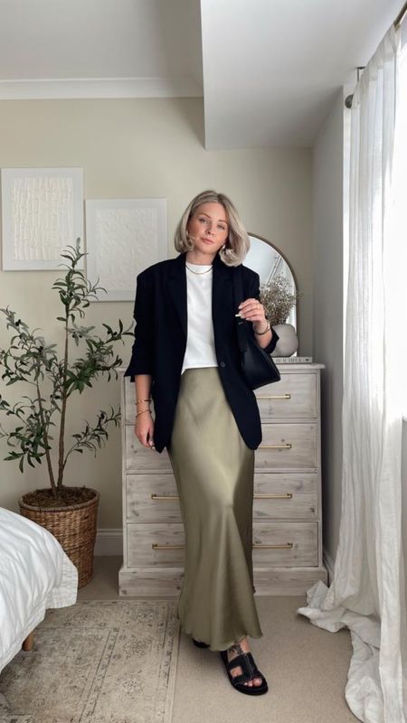 Satin Skirt Outfit Fall, Midi Satin Skirt Outfit, Green Satin Skirt Outfit, White Tee Shirt Outfit, Blazer And Skirt Outfits, Maxi Skirt Work, Green Satin Skirt, Blazer With Skirt, Silk Skirt Outfit