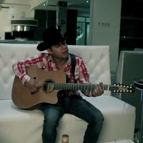 Ariel Camacho on Instagram: "nuevo video clip en youtube.com/delrecords (link en mi perfil) espero que les guste... estan corriendo los años, quiero disfrutar la vida... cada quien" Spanish Singers, Hispanic Aesthetic, Mexican Men, Fidel Castro, Video Clip, Ariel, Barcelona, Guitar, Music