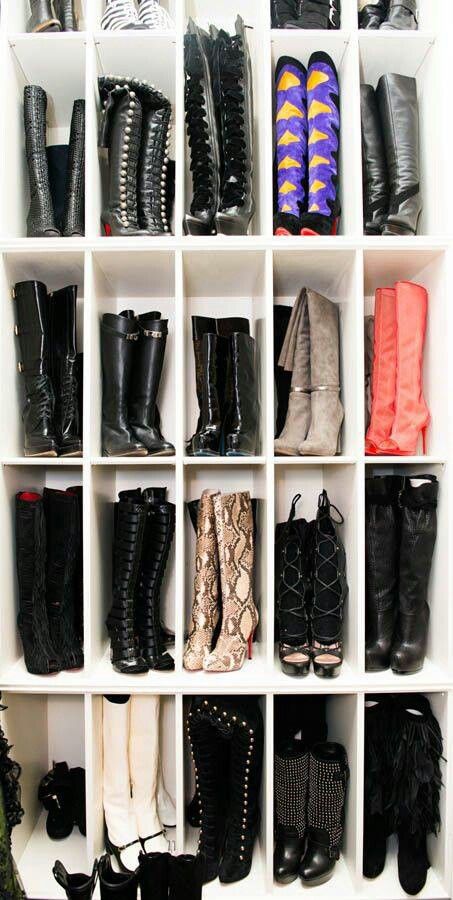 Dream closet Organiser Son Dressing, Boot Organization, Floating Shelves Kitchen, Boot Storage, Rustic Floating Shelves, Dream Closets, Closet Shelves, Closet Makeover, Closet Inspiration