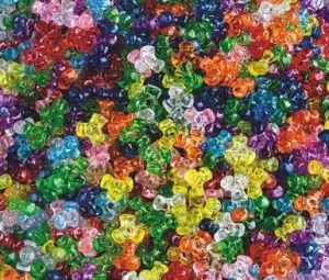 This is a guide about crafts using tri-beads. Plastic tri-beads are used for making a variety of craft projects. Plastic Bead Crafts, Candy Cane Crafts, Rainbow Loom Bands, Easy Holidays Crafts, Candy Cane Ornament, Arts And Crafts House, Fun Arts And Crafts, Crafts For Seniors, Beaded Ornaments