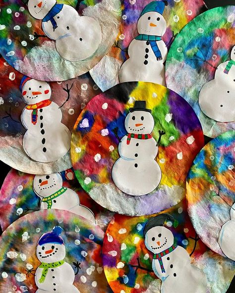 Snow People Crafts For Kids, Winter Craft For Elementary Students, Winter Art Display, Winter Tree Art Projects For Kids, Winter Collaborative Art Projects, Winter Crafts For Classroom Party, Grade 5 Winter Art, Snowmen Art Projects For Kids, Christmas Art 3rd Grade