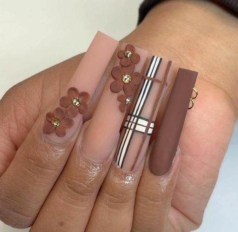 November Nail Designs, Valentino Beauty, 3d Nail Designs, Fall Acrylic, November Nails, Long Acrylic Nail Designs, Fall Gel Nails, Colored Acrylic Nails, Fall Acrylic Nails