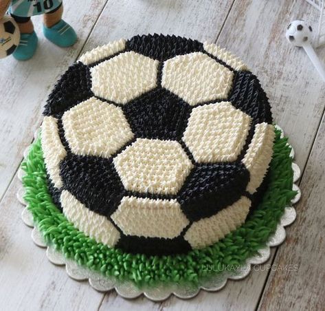 Birthday Cake Boys, Soccer Cupcakes, Soccer Ball Cake, Soccer Theme Parties, Soccer Birthday Cakes, Tårta Design, Shaped Cakes, Soccer Cake, Soccer Birthday Parties