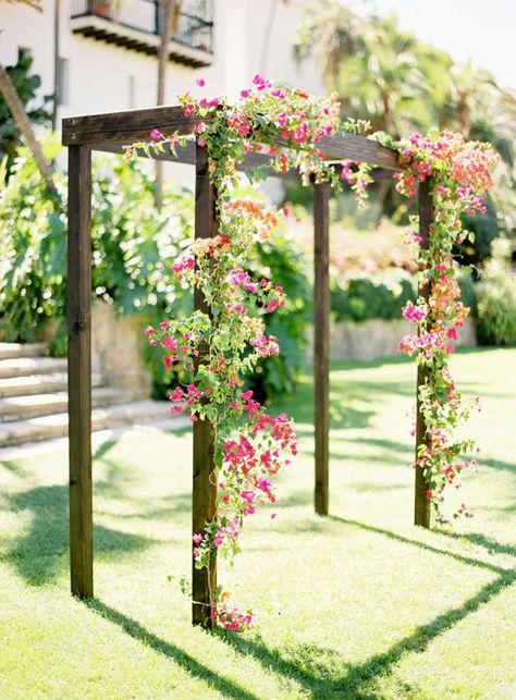 Pergola Wedding, Diy Wedding Arbor, Wedding Ceremony Setup, Diy Wedding Arch, Wedding Arbors, Wedding Alters, Wedding Arbour, Garden Arbor, Wedding Altars