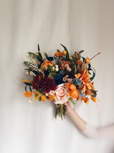 Navy Blue Flowers Wedding, Navy Blue And Rust Wedding Bouquet, Terracotta Blue Wedding, Blue And Orange Bouquet, Flowers Moodboard, Terracotta Bouquet, Navy Blue Wedding Bouquets, Elopement Florals, Flowers Bridesmaids