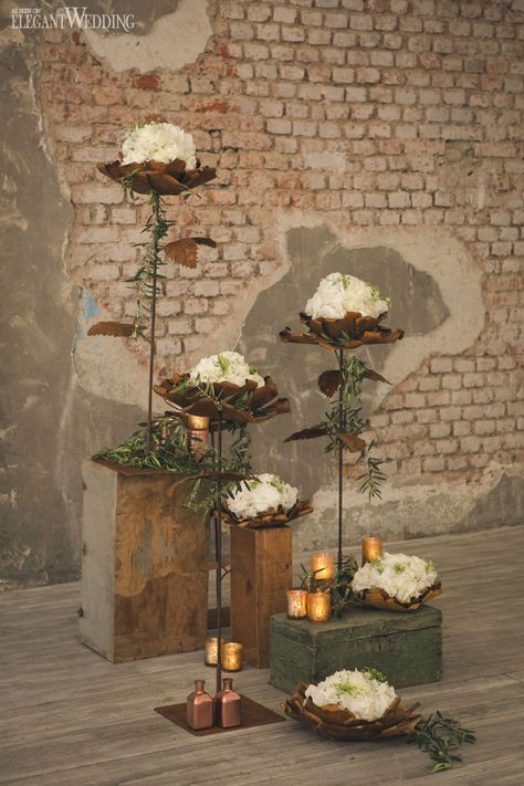 Industrial Elegant Wedding, Rustic Industrial Wedding, Copper Wedding Decor, Mixed Metals Wedding, Chic Wedding Style, Glamorous Wedding Decorations, Industrial Chic Wedding, Metallic Wedding, Classic Wedding Decorations