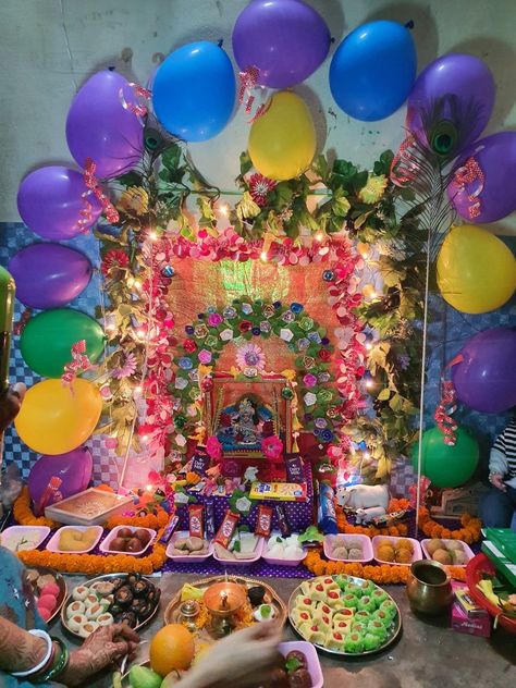 Janmashtami Outfits For Women, Janmashtami Decoration At Home, Krishna Jayanti, Vrindavan Photography, Krishna Birth, Happy Birthday Chocolate Cake, Ganpati Decor, Janmashtami Celebration, Decoration For Party