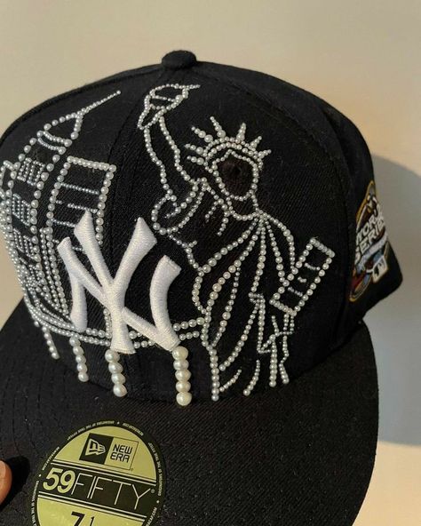 Y2k Hats, Custom Fitted Hats, Ny Hat, Swag Hats, Streetwear Hats, Dope Hats, Hat Aesthetic, Fits Aesthetic, Custom Caps