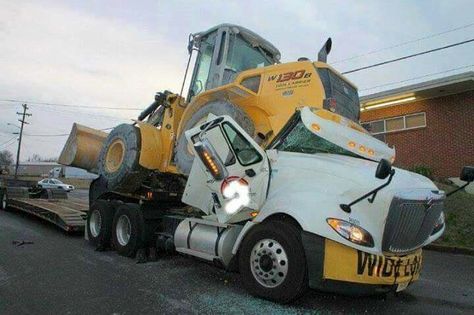 New Holland wheel loader Bad Day At Work, Work Fails, Work Accident, Equipment Operator, Funny Accidents, Bad Drivers, Big Rig Trucks, Abandoned Cars, Heavy Machinery