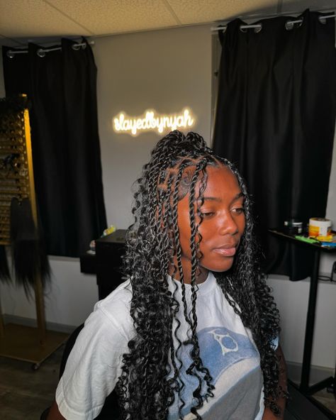 Medium Island Twist 😍😍😍 Squeeze Ins Posted ; July Bookings Open 🧚🏽‍��♀️ $11 Deposit Required - Book An experience Today 🫧 Hairstylist : @slayedbynyah 🩷 #atlknotless #islandtwistatl #knotlessbraids #knotlessbraidsatl #atlknotlessbraider #atlknotlessbraids #knotless #knotlessbraids #atlbraider #atlislandtwist #atltwist #bohotwistatl #atlhairstylist #atlhairstylists #islandtwist #southfultonbraider #campcreekbraider #atlantabraider #campcreekhairstylist #georgiastateuniversity #spelmancollege #cl... Island Twist Medium Length, Medium Island Twist, Twist Medium, Island Twist, Clark Atlanta University, Spelman College, Georgia State University, Boho Twists, Girl Braids