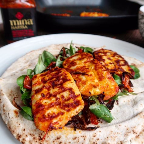 If you’re like me and you’re obsessed with halloumi cheese and its salty, meaty and enjoyably rubbery texture, then you’re going to love this recipe!! I coated it in a delici… Halloumi Cheese Recipes, Vegan Halloumi, Haloumi Recipes, Halloumi Cheese, Halloumi Salad, Chorizo Recipes, Lunch Wraps, Cheese Wrap, Impressive Recipes