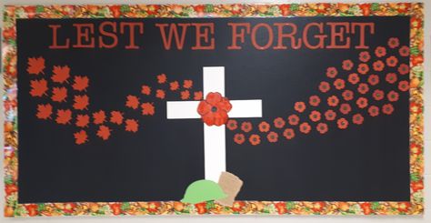 A simple reminder of all those Canadians lost and remembered with poppies. Remembrance Day Display Ideas, Rememberance Day Bulletin Board Ideas, Remembrance Day Bulletin Board Ideas, Remembrance Day Bulletin Board, Intermediate Classroom, Canada Day Crafts, Remembrance Day Activities, Remembrance Day Art, Veterans Day Activities