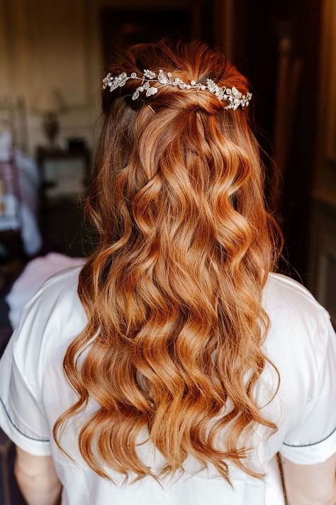 Wedding Hair Half Up Half Down Long Curls Chloe Caldwell Photography #wedding #weddinghairstyle Red Head Bride Hair, Half Up Half Down Wedding Hair Red, Red Head Wedding Hair, Lainston House, Woodland Wedding Hair, Bride Hair Down, Curly Hair Half Up Half Down, Anna Hair, Bridal Hair Tutorial